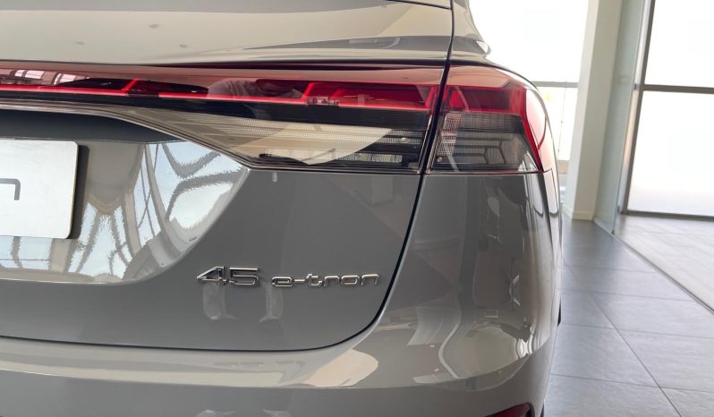 
								Audi Q4 Sportback Genuine edition 45 e-tron full									