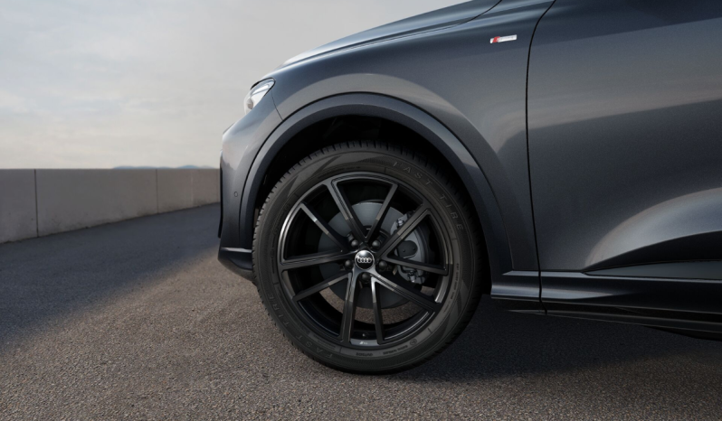 
								Audi Q5 Sportback Black line TFSI 150 kW S tronic full									