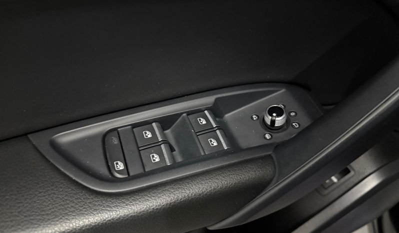 
								AUDI Q5 40 TDI quattro-ultra Black line S tronic 150kW – 0647LWH full									