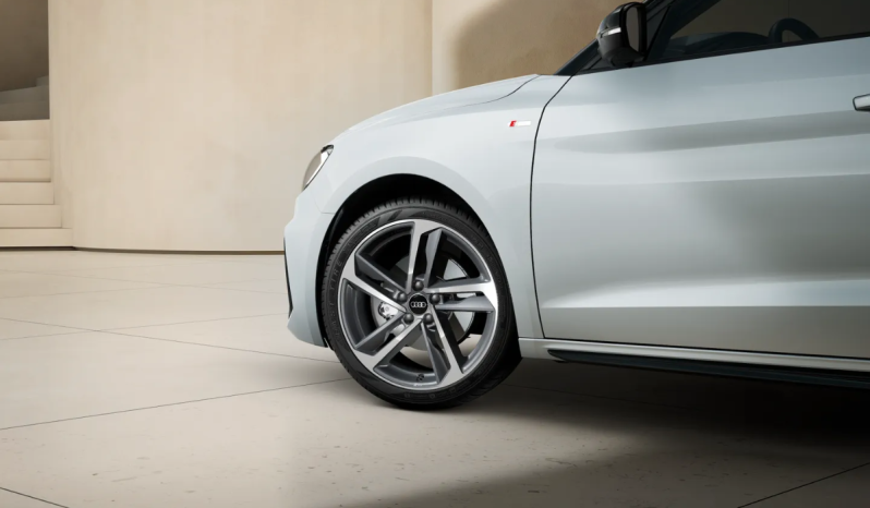 
								A1 Sportback Adrenalin Black edition 30 TFSI 85(116) kW(CV) S tronic full									