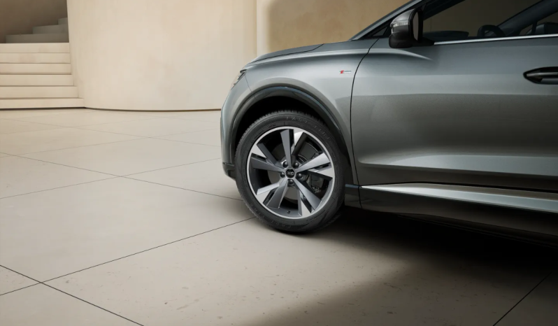 
								Audi Q4 Sportback Genuine edition 45 e-tron 210,00 kW 77,0 kWh full									