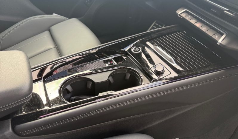 
								Q3 e-hybrid Launch Edition S tronic 200kW – 2964NGY full									