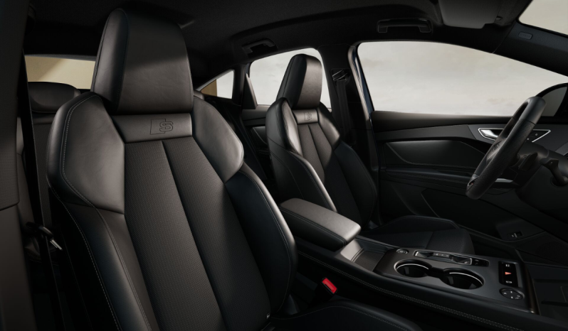 
								Audi Q4 Sportback S line e-tron performance 210,00 kW 77,0 kWh full									