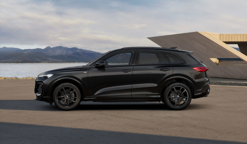 
								Audi Q5 SUV Black line TDI quattro 150 (204) kW (CV) S tronic full									