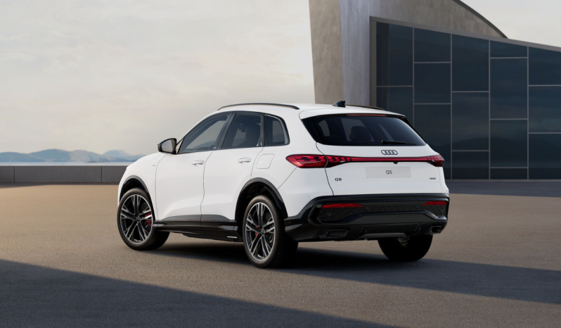 
								Audi Q5 SUV Black competition e-hybrid quattro 270(367) kW(CV) S tronic full									