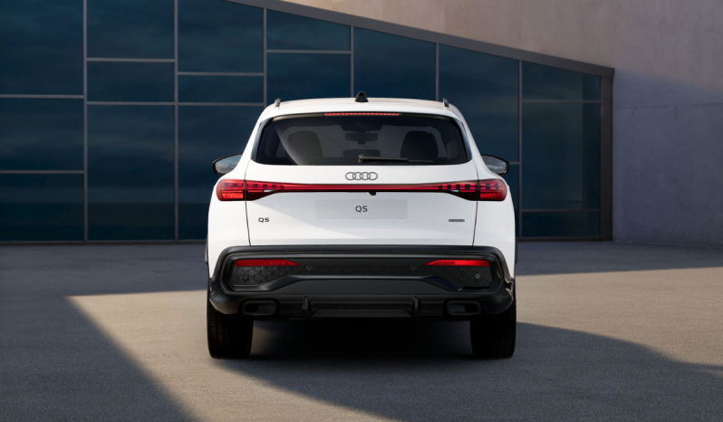 
								Audi Q5 SUV Black competition e-hybrid quattro 270(367) kW(CV) S tronic full									