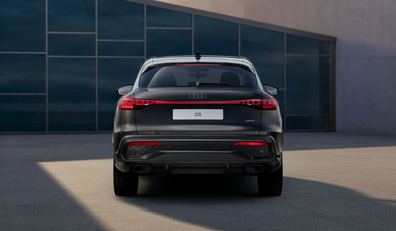 
								Audi Q5 Sportback Black competition e-hybrid quattro 270(367) kW(CV) S tronic full									