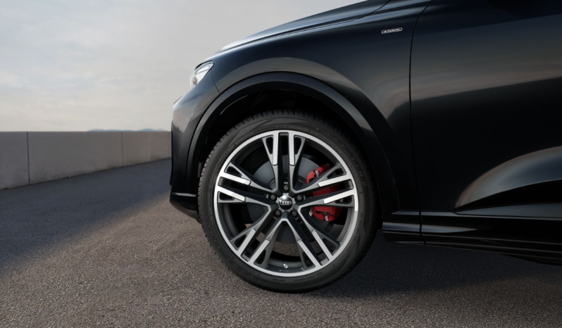 
								Audi Q5 Sportback Black competition e-hybrid quattro 270(367) kW(CV) S tronic full									