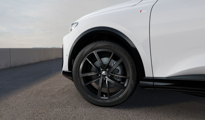 
								Audi Q5 SUV Black line TDI quattro 150 (204) kW (CV) S tronic full									